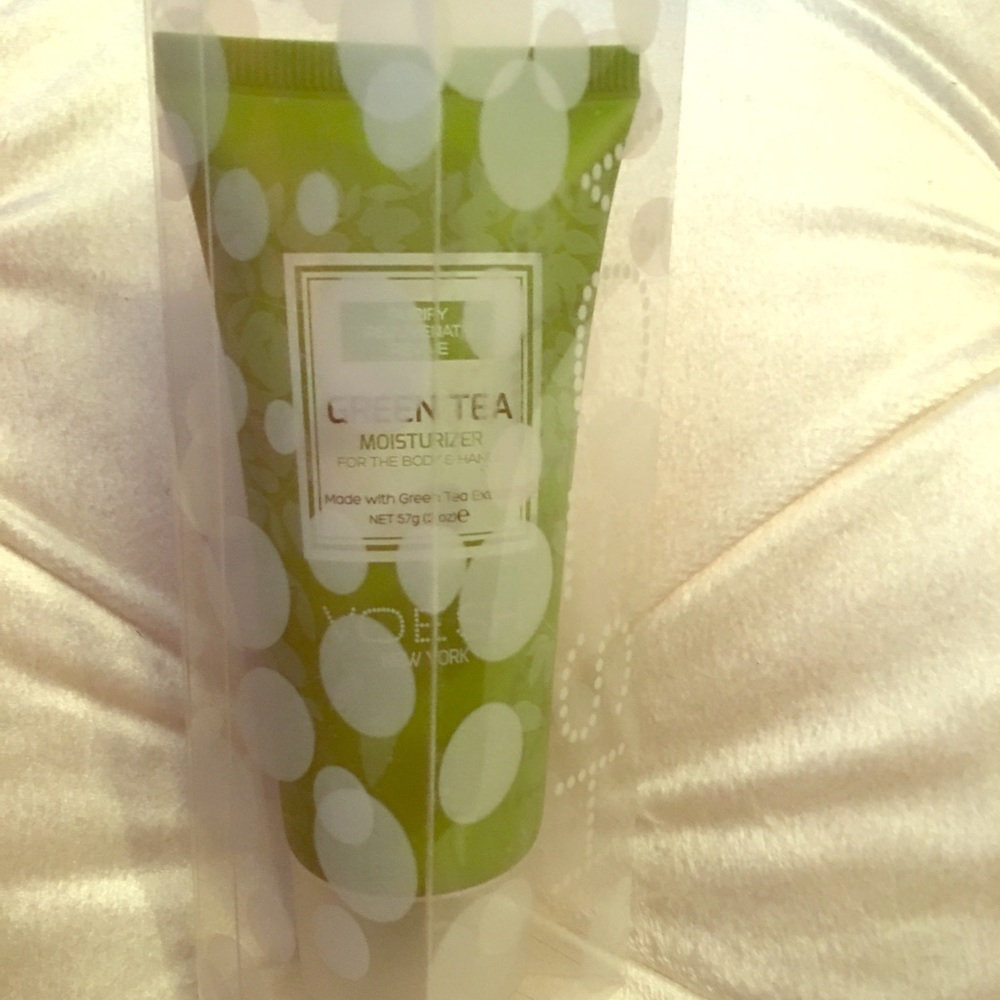 VOESH Green Tea Moisturizer